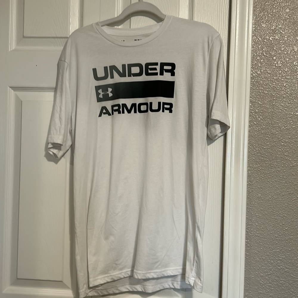 Under Armour Short Sleeve Tops Size M
